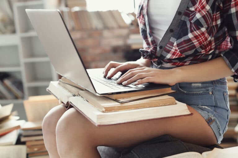 Excelencia Académica: Guía comparativa entre TFG, TFM, TFE y tesis doctoral